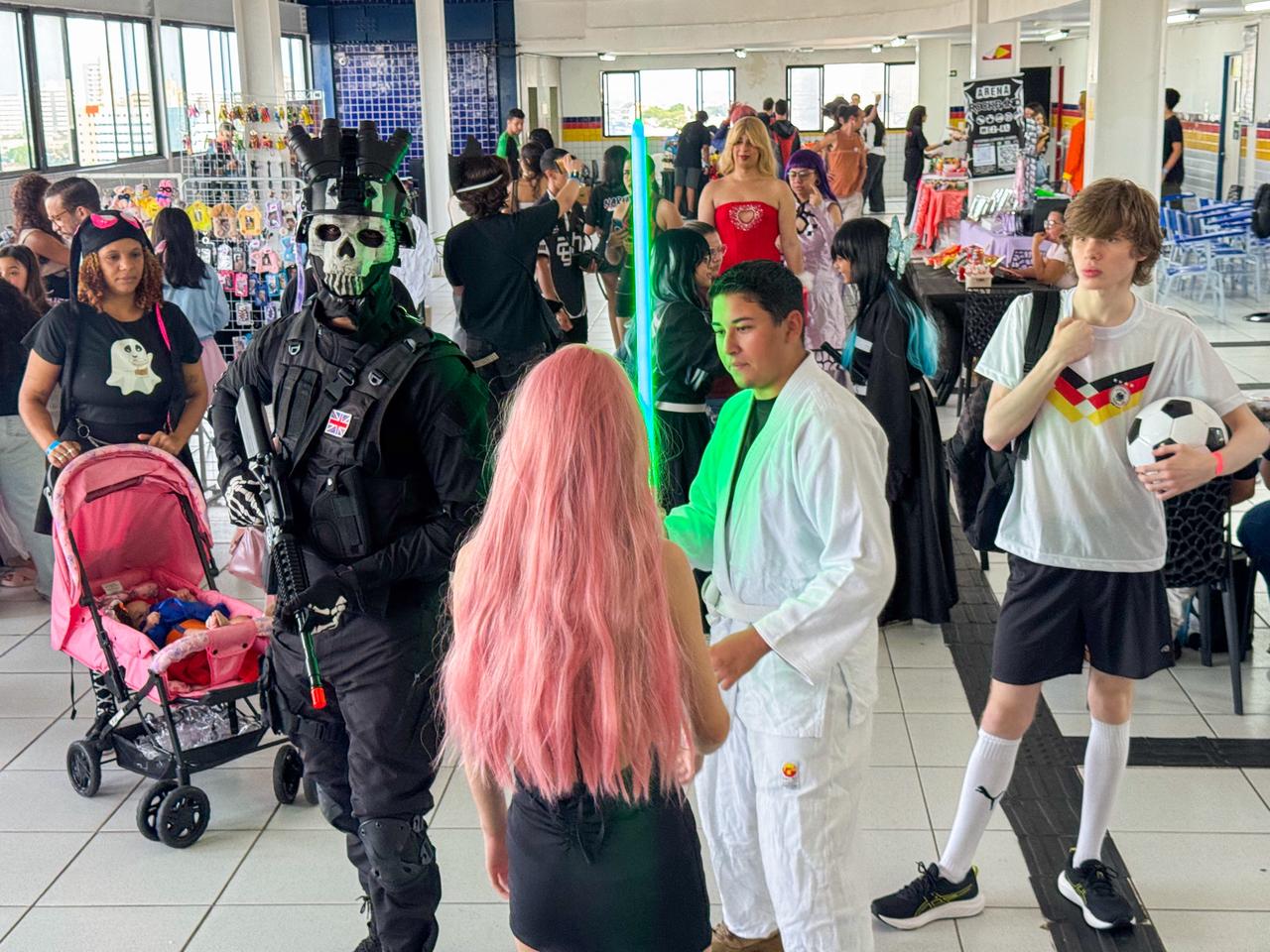 Participantes do Festivanerd Aterriza durante evento
